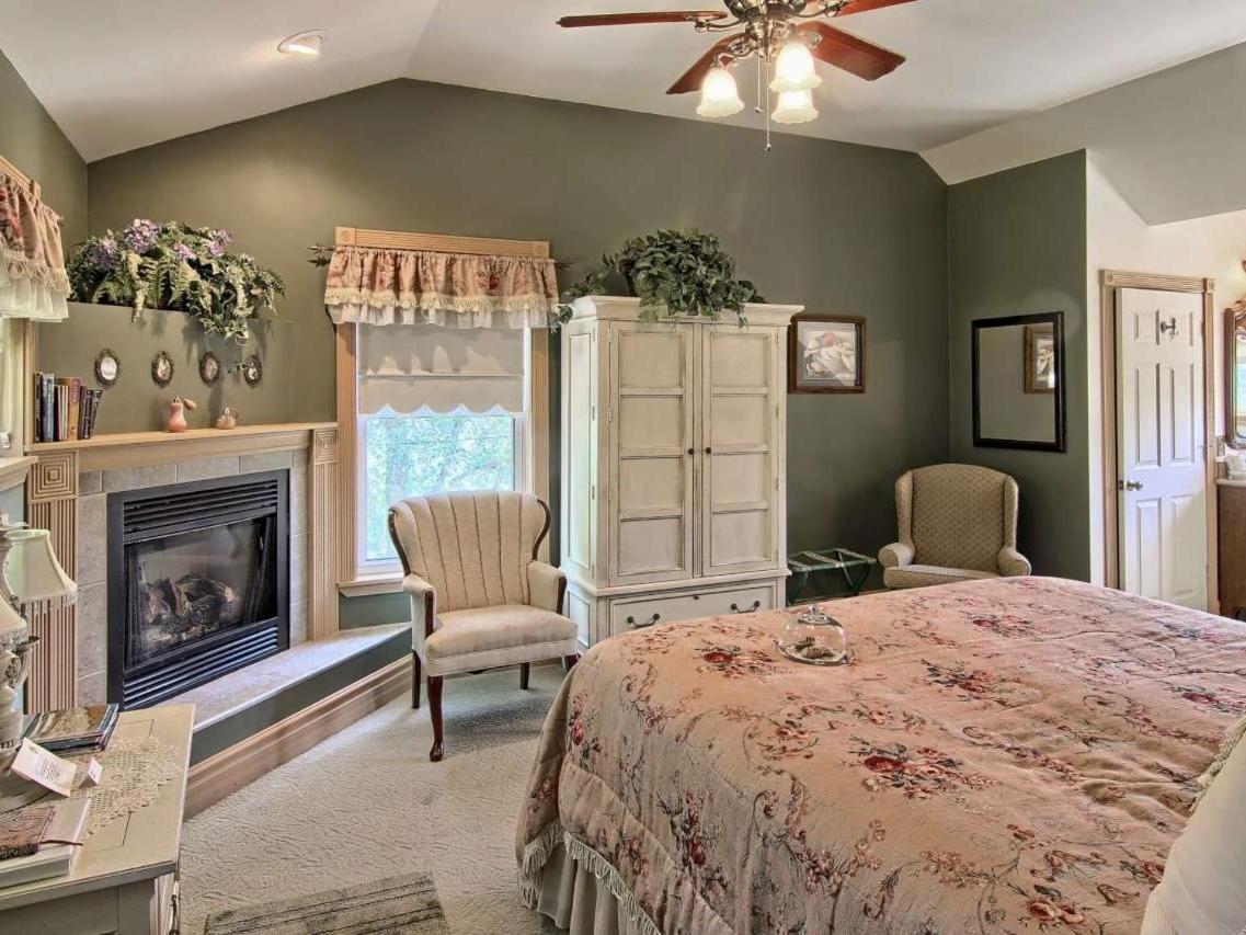 Grand Victorian B&B Inn Bellaire Oda fotoğraf